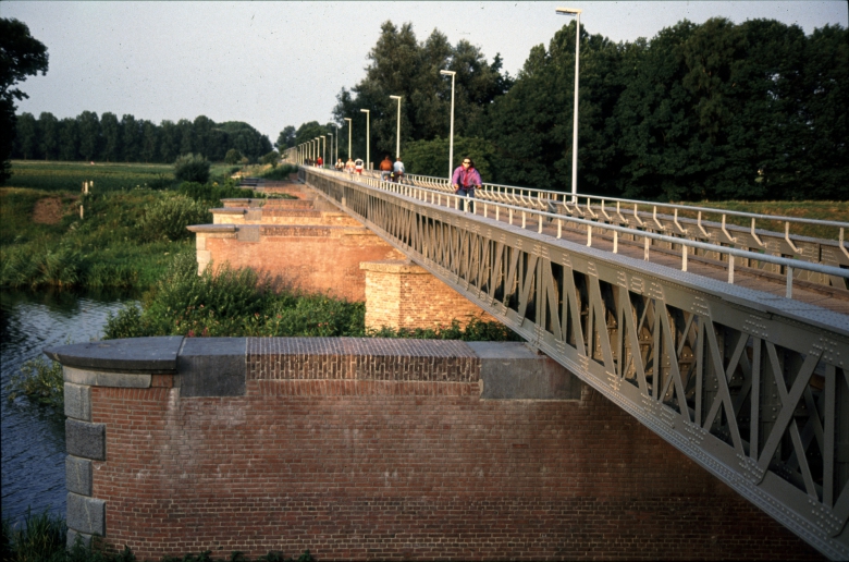 Railway bridges in the Langstraat Region, from ‘s-Hertogenbosch to Lage Zwaluwe, THE NETHERLANDS